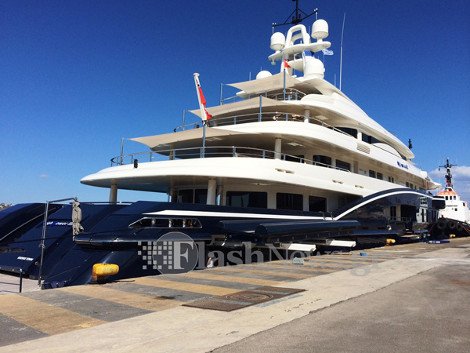 Τα έχασαν στην Σούδα από το υπερπολυτελές γιοτ που βρέθηκε στο λιμάνι [εικόνες] | iefimerida.gr 1