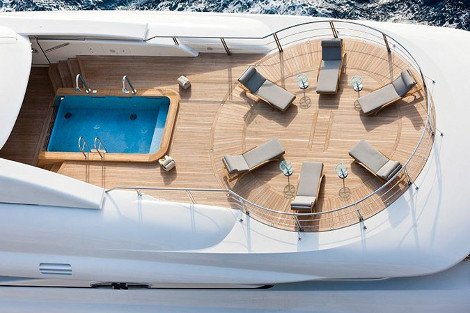 Τα έχασαν στην Σούδα από το υπερπολυτελές γιοτ που βρέθηκε στο λιμάνι [εικόνες] | iefimerida.gr 3