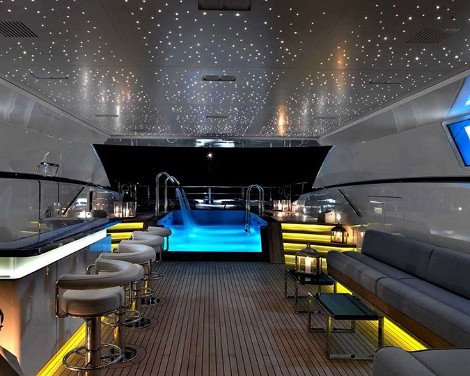 Τα έχασαν στην Σούδα από το υπερπολυτελές γιοτ που βρέθηκε στο λιμάνι [εικόνες] | iefimerida.gr 6