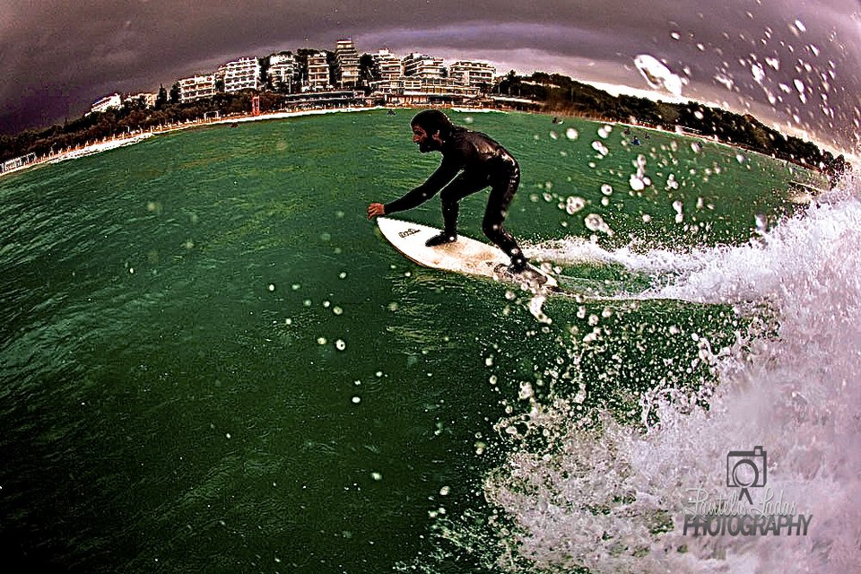 Οταν η οικονομική κρίση και η Πρωτομαγιά μετακομίζουν στις... παραλίες της Βουλιαγμένης [εικόνες] | iefimerida.gr 0