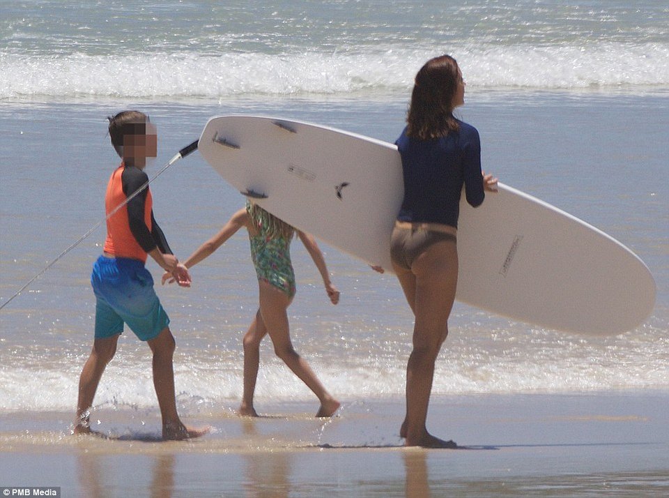 Σέρφερ η πριγκίπισσα Μαίρη της Δανίας – Αψογο κορμί, παρέα με τα τέσσερα παιδιά της [εικόνες] | iefimerida.gr 1