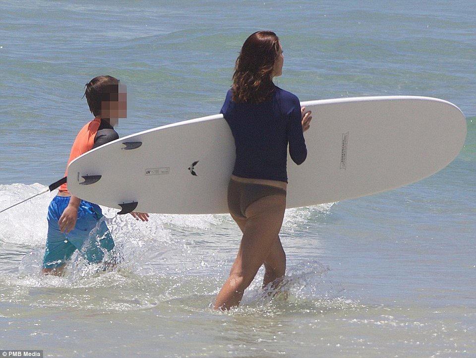 Σέρφερ η πριγκίπισσα Μαίρη της Δανίας – Αψογο κορμί, παρέα με τα τέσσερα παιδιά της [εικόνες] | iefimerida.gr 0