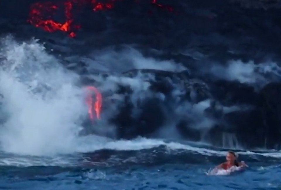 Ο θηλυκός Ιντιάνα Τζόουνς: Εκανε σερφ γύρω από ένα ηφαίστειο [εικόνες & βίντεο] | iefimerida.gr 1