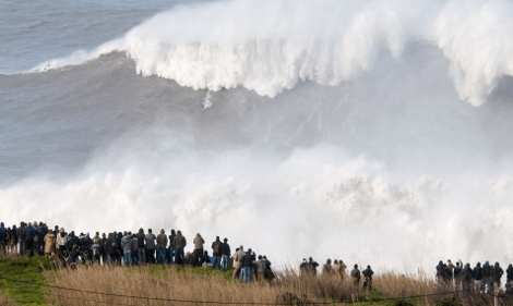 Απίστευτο: Ατρόμητος σέρφερ «δαμάζει» κολοσσιαίο κύμα για να σπάσει το παγκόσμιο ρεκόρ [εικόνες&βίντεο]  | iefimerida.gr 4