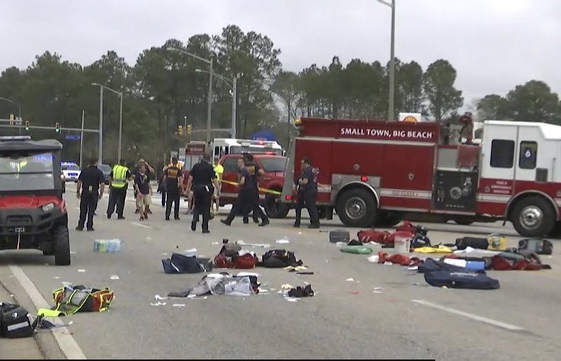 «Τρελό» ΙΧ έπεσε πάνω σε μπάντα μαθητών στην Αλαμπάμα -12 τραυματίες [εικόνες & βίντεο]  | iefimerida.gr 0
