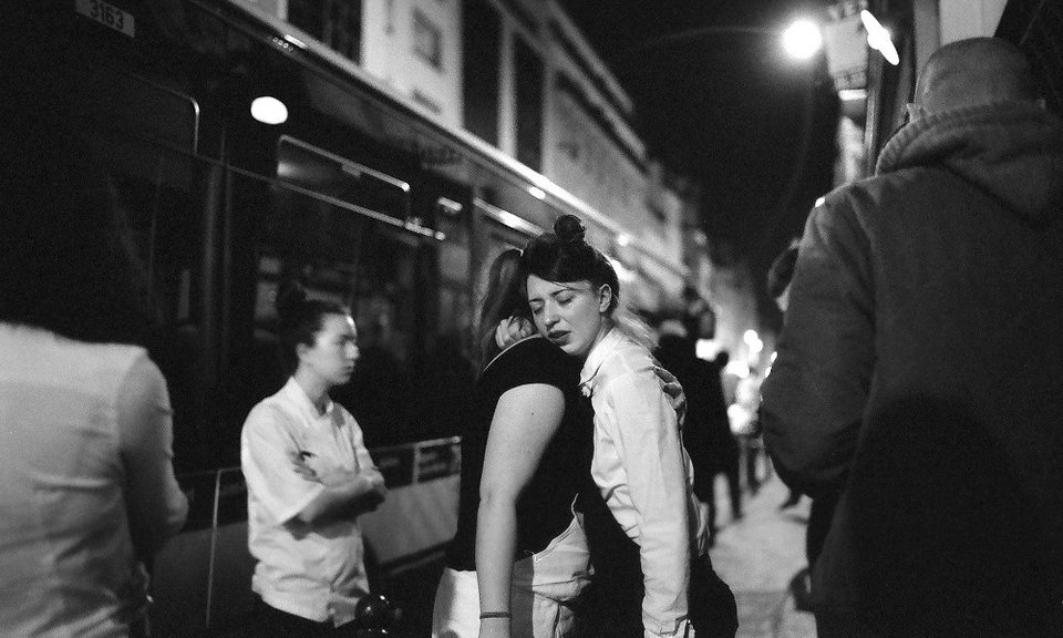 Συγκλονιστικές σκηνές, δευτερόλεπτα μετά την επίθεση στο εστιατόριο στο Παρίσι [εικόνες] | iefimerida.gr 2