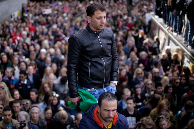 Σουηδία: 20.000 πολίτες διαδήλωσαν ειρηνικά κατά της τρομοκρατίας [εικόνες]     | iefimerida.gr 3