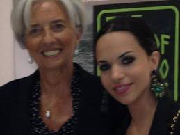 Ποιά είναι η ελληνίδα Ισμήνη  Καρύδη-Swensson δίπλα στον Ομπάμα, τον Κλίντον, τη Λαγκάρντ [εικόνες] | iefimerida.gr 0