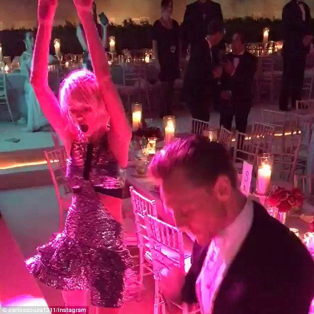 Ο τρελός χορός της Τέιλορ Σουίφτ στο πάρτι του Met Gala [βίντεο] | iefimerida.gr 0