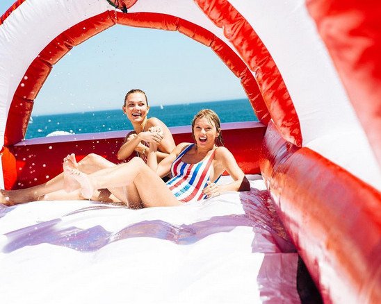 Το νέο (μεγαλύτερο) στήθος της Τέιλορ Σουίφτ [εικόνες] | iefimerida.gr 4