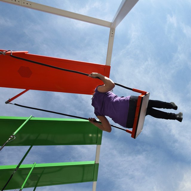 Οι 21 κούνιες που μεταμόρφωσαν μια πόλη και έμαθαν τους κατοίκους να συνεργάζονται [εικόνες&βίντεο] | iefimerida.gr 2