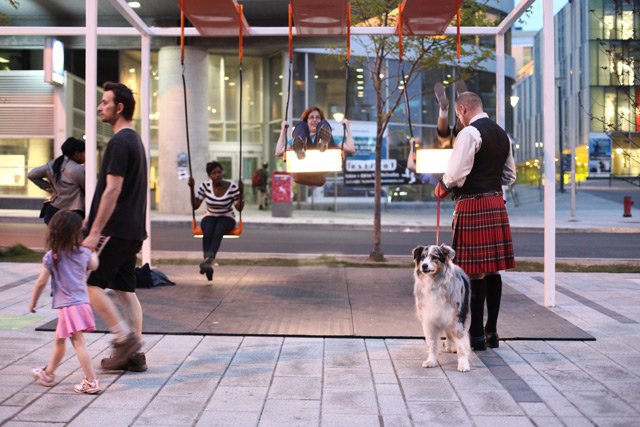 Οι 21 κούνιες που μεταμόρφωσαν μια πόλη και έμαθαν τους κατοίκους να συνεργάζονται [εικόνες&βίντεο] | iefimerida.gr 3