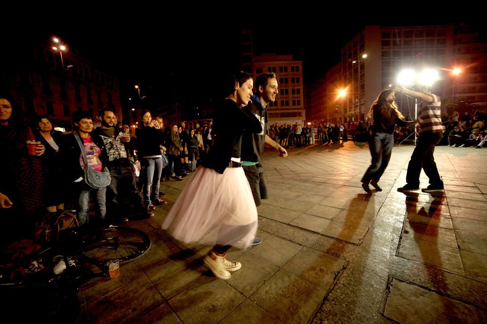 Η Ομόνοια όπως δεν την έχετε ξαναδεί -Χορευτές του Swing ζωντάνεψαν την πλατεία με ένα ξέφρενο πάρτι [εικόνες] | iefimerida.gr 2