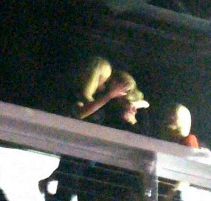 Το καυτό φιλί της Τέιλορ Σουίφτ με σούπερ μόντελ σκανδάλισε το Χόλιγουντ [εικόνες & βίντεο] | iefimerida.gr 2