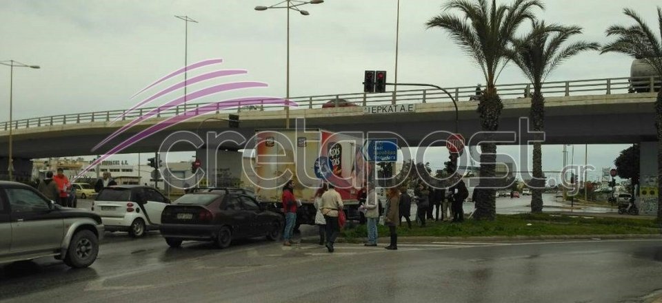 Βγήκαν στους δρόμους οι οπαδοί του Σώρρα -Μοιράζουν φυλλάδια υπέρ του καταζητούμενου αρχηγού τους [εικόνες] | iefimerida.gr 1