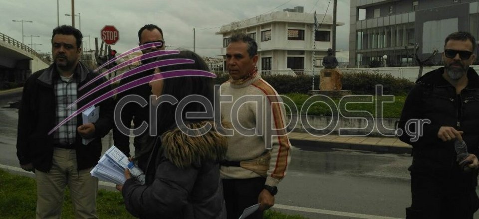 Βγήκαν στους δρόμους οι οπαδοί του Σώρρα -Μοιράζουν φυλλάδια υπέρ του καταζητούμενου αρχηγού τους [εικόνες] | iefimerida.gr 2