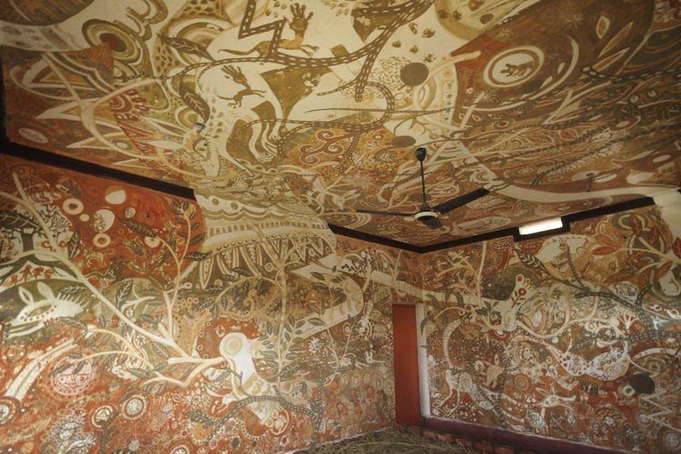 Εργα τέχνης από λάσπη: Μαθητές μεταμορφώνουν το σχολείο τους σε πινακοθήκη [εικόνες] | iefimerida.gr 4