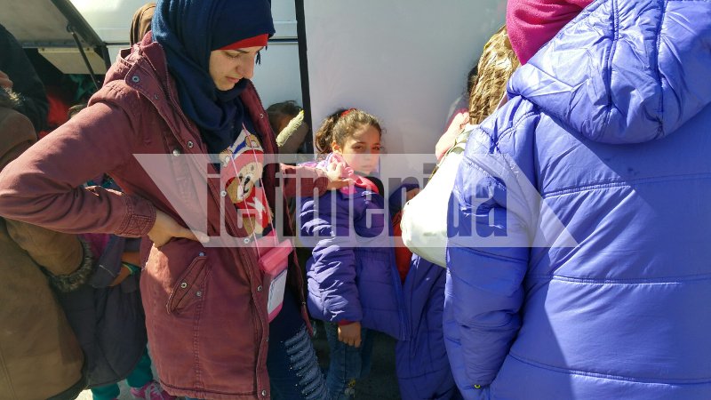 Σχιστό: Φεύγουν άρον άρον για την Ειδομένη οι πρόσφυγες -Διώχνουν τους Αφγανούς [αποκλειστικές εικόνες] | iefimerida.gr 3