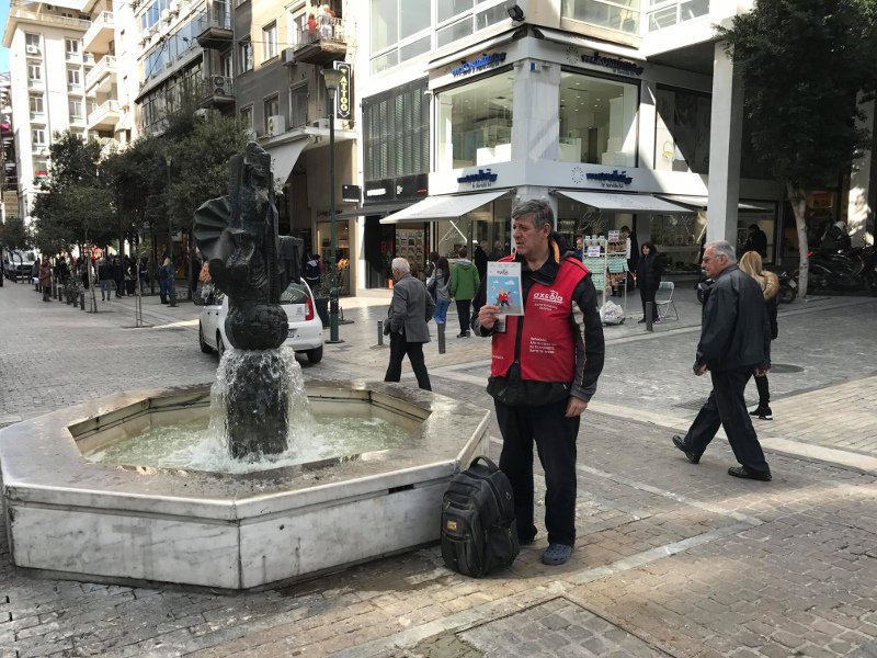 Οι πωλητές της «Σχεδίας» μιλούν για τον «φόρο Αχτσιόγλου» στο iefimerida [εικόνες & βίντεο] | iefimerida.gr 3