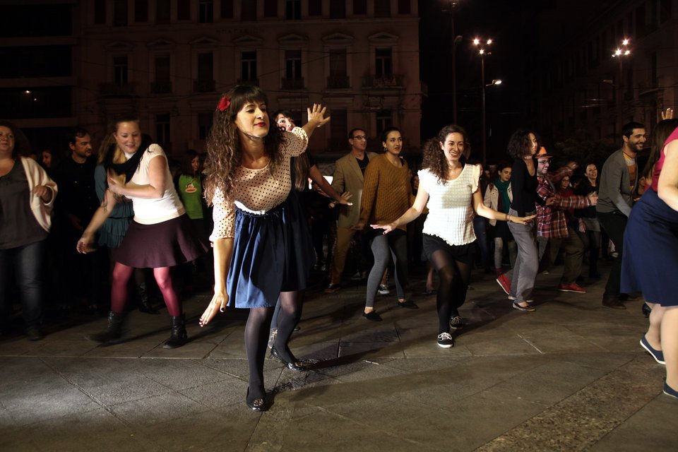 Η Ομόνοια όπως δεν την έχετε ξαναδεί -Χορευτές του Swing ζωντάνεψαν την πλατεία με ένα ξέφρενο πάρτι [εικόνες] | iefimerida.gr 6