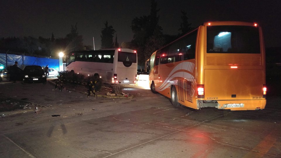 Εφτασαν στο Σχιστό οι πρώτοι πρόσφυγες από τα σύνορα -Παίρνουν ταξί και εξαφανίζονται [εικόνες] | iefimerida.gr 0