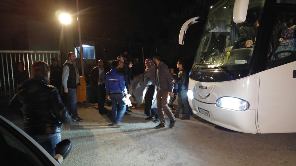 Εφτασαν στο Σχιστό οι πρώτοι πρόσφυγες από τα σύνορα -Παίρνουν ταξί και εξαφανίζονται [εικόνες] | iefimerida.gr 3