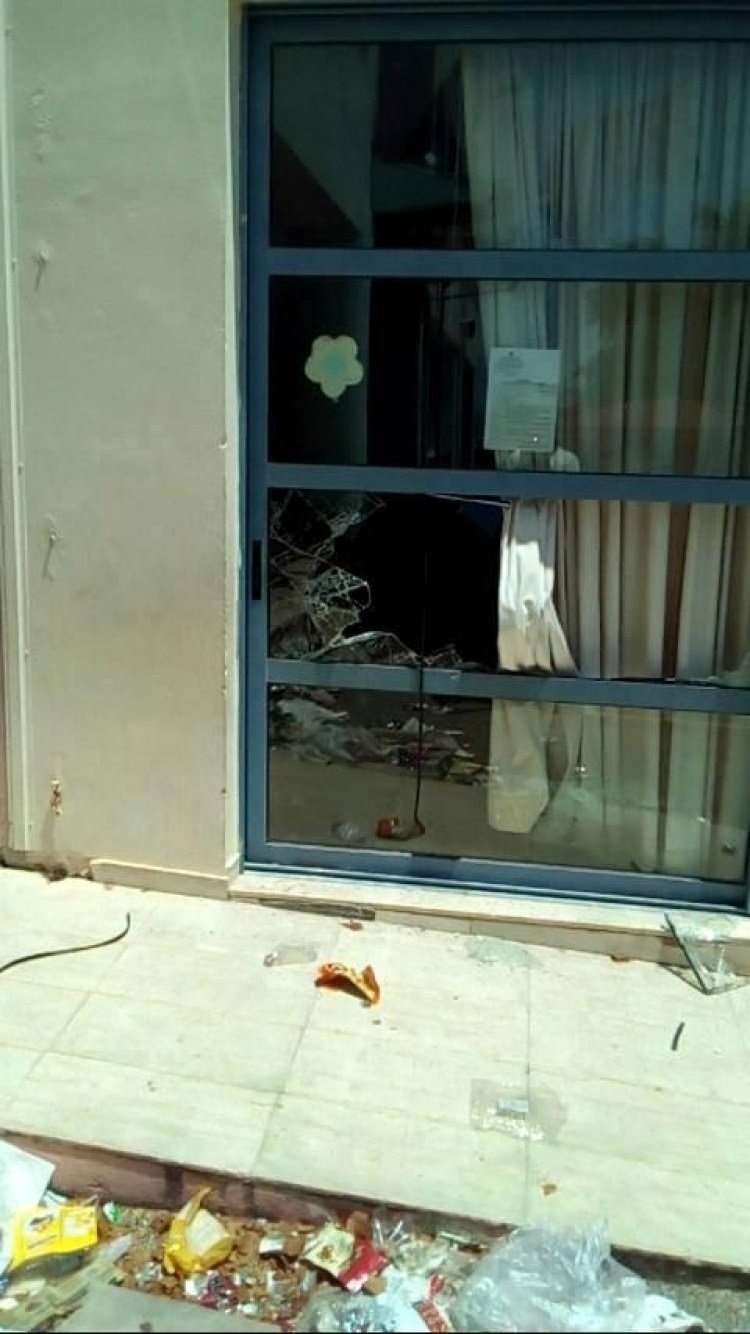 Βάνδαλοι τα έκαναν γυαλιά καρφιά σε σχολείο στο Ηράκλειο [εικόνες] | iefimerida.gr 2