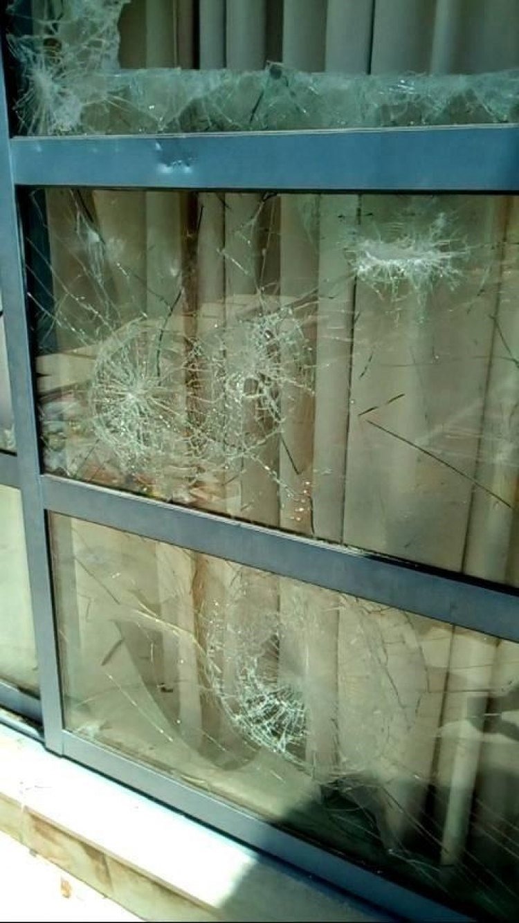 Βάνδαλοι τα έκαναν γυαλιά καρφιά σε σχολείο στο Ηράκλειο [εικόνες] | iefimerida.gr 1