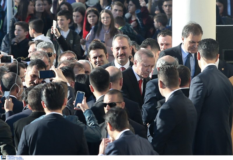 «Ηγέτη μας» φώναζαν στον Ερντογάν στο μειονοτικό σχολείο [εικόνες & βίντεο] | iefimerida.gr 1