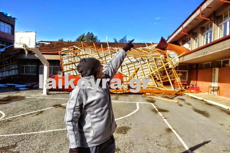 Εικόνες-σοκ στην Ημαθία: Ο αέρας ξήλωσε ολόκληρη τη σκεπή του λυκείου Μελίκης [βίντεο&εικόνες] | iefimerida.gr 10