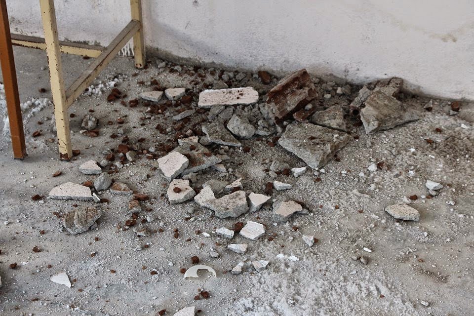 Εικόνες-σοκ στην Ημαθία: Ο αέρας ξήλωσε ολόκληρη τη σκεπή του λυκείου Μελίκης [βίντεο&εικόνες] | iefimerida.gr 1