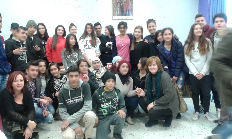 Παιδιά προσφύγων και Ελλήνων είπαν μαζί κάλαντα και τραγούδια σε σχολεία της Θεσσαλονίκης [εικόνες] | iefimerida.gr 0