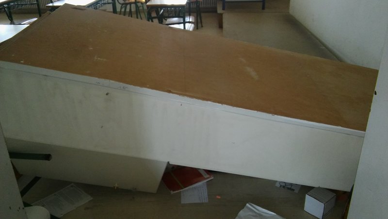 Χανιά: Αγνωστοι τα έκαναν «γυαλιά-καρφιά» σε σχολείο [εικόνες] | iefimerida.gr 3