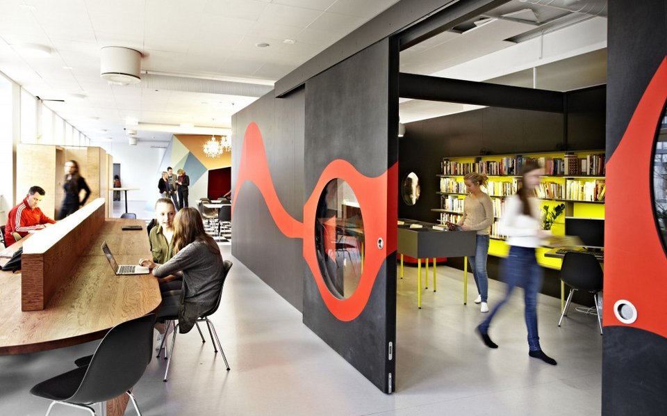 Σχολείο βγαλμένο από παιδικό όνειρο -Χωρίς θρανία μόνο καναπέδες, παιχνίδια, χρώματα [εικόνες&βίντεο] | iefimerida.gr 5