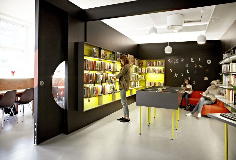 Σχολείο βγαλμένο από παιδικό όνειρο -Χωρίς θρανία μόνο καναπέδες, παιχνίδια, χρώματα [εικόνες&βίντεο] | iefimerida.gr 7