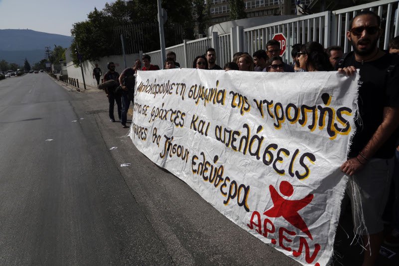 Αλληλέγγυοι έγραψαν με σπρέι συνθήματα στο υπουργείο Προστασίας του Πολίτη [εικόνες] | iefimerida.gr 0