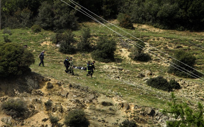 Σε δύσβατο σημείο η επιχείρηση ανάσυρσης των σορών των 4 στρατιωτικών [εικόνες&βίντεο] | iefimerida.gr 3