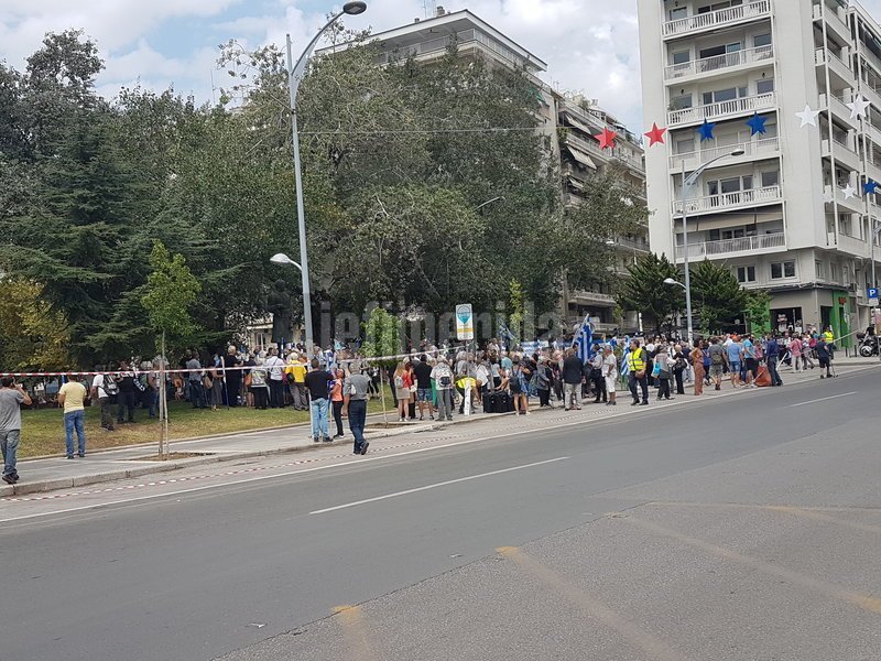 Θεσσαλονίκη: Συγκεντρώνεται ήδη κόσμος για το συλλαλητήριο για τη Μακεδονία [εικόνες] | iefimerida.gr 0