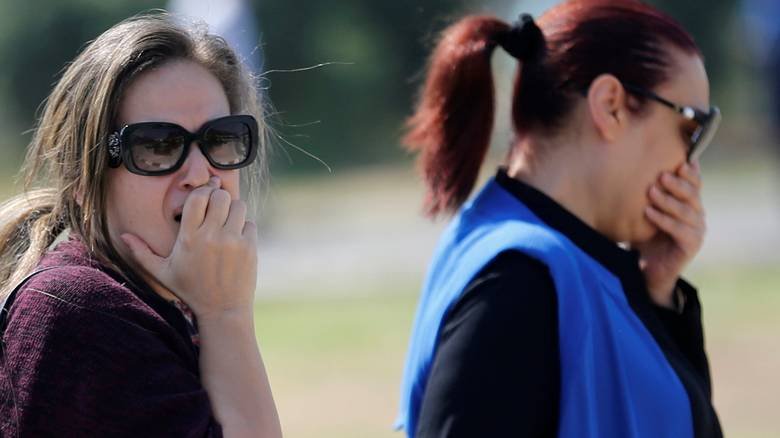 Συντριβή και οδύνη -Οι συγγενείς των επιβαινόντων της πτήσης της EgyptΑir συγκεντρώνονται στα αεροδρόμια [εικόνες] | iefimerida.gr 5