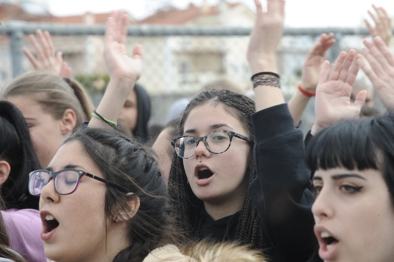 Διαμαρτυρία μαθητών έξω από το υπουργείο Παιδείας [εικόνες] | iefimerida.gr 4