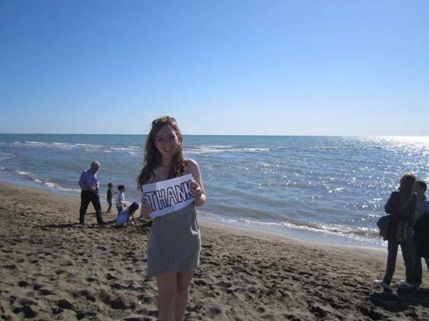 Το συγκινητικό και πρωτότυπο ευχαριστώ μιας κοπέλας στους γονείς της [εικόνες] | iefimerida.gr 0