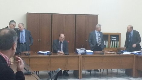 Ενταση στο Πανεπιστήμιο Αθηνών: Φοιτητές κλείδωσαν μέσα τον πρύτανη και τη Σύγκλητο [εικόνες] | iefimerida.gr 0