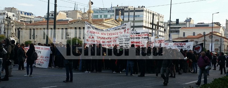 «Πόλεμος» στα Εξάρχεια: Εξελιγμένες μολότοφ και πιστόλια με εκρηκτικά -Στην επέτειο της δολοφονίας Γρηγορόπουλου [εικόνες &amp; βίντεο] | iefimerida.gr 19