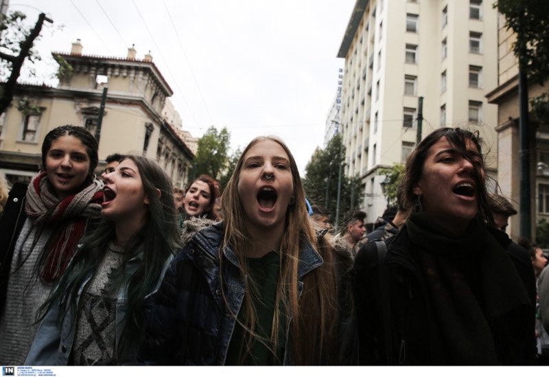 Ενταση στο μαθητικό συλλαλητήριο στην Αθήνα [εικόνες] | iefimerida.gr 3