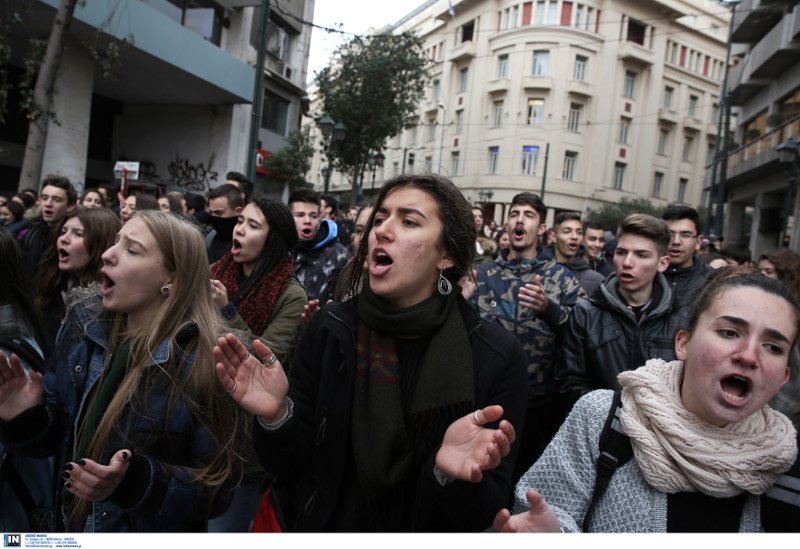 Ενταση στο μαθητικό συλλαλητήριο στην Αθήνα [εικόνες] | iefimerida.gr 5