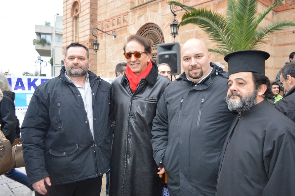 Ο Αμβρόσιος, στο συλλαλητήριο του Αιγίου για τη Μακεδονία, με τον Παναγιώταρο και τον Λαγό της ΧΑ | iefimerida.gr 1