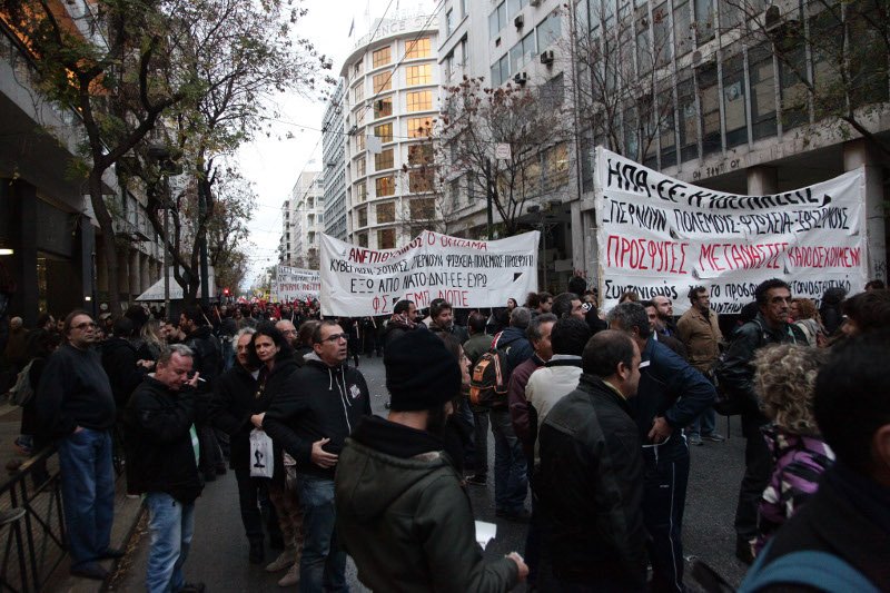 Οδοφράγματα και μολότοφ στο Πολυτεχνείο -Βροχή από χημικά στα συλλαλητήρια κατά Ομπαμα [εικόνες&βίντεο] | iefimerida.gr 18