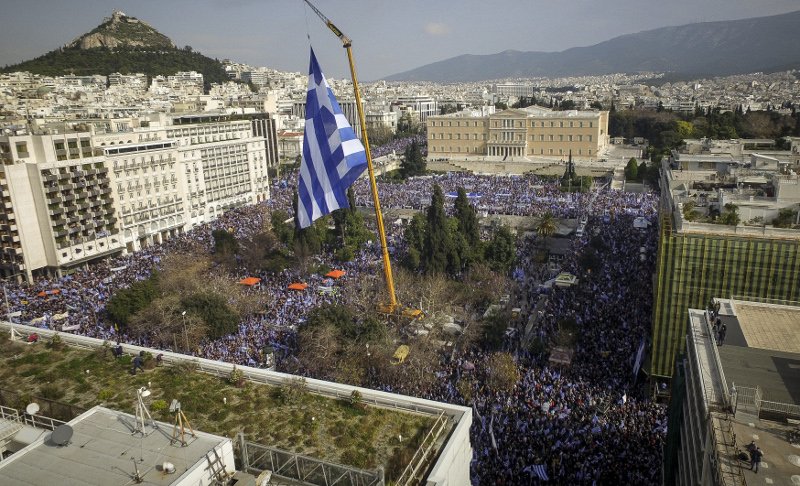 Η ΕΛ.ΑΣ. εξηγεί πώς μέτρησε 140.000 διαδηλωτές, αλλά καμία αναφορά για το «θολό» ρολόι του ελικοπτέρου | iefimerida.gr 1