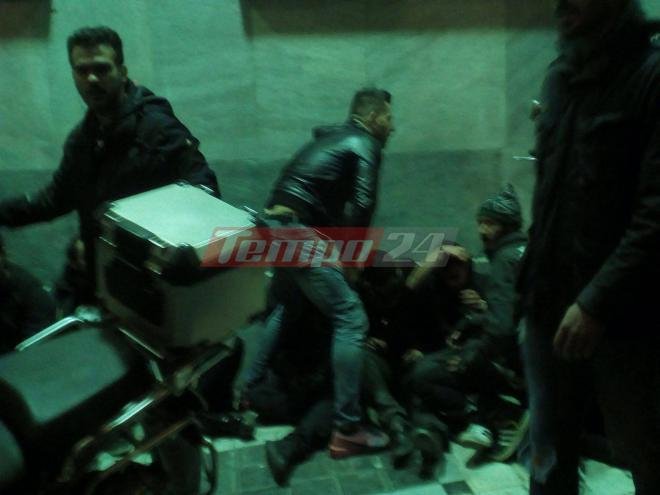 Πεδίο μάχης το κέντρο της Πάτρας -Επίθεση σε δημοσιογράφους και πολίτες -5 συλλήψεις[βίντεο] | iefimerida.gr 2