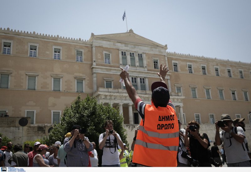 Οργή της ΠΟΕ-ΟΤΑ -Το σύνθημα για τον πρωθυπουργό: «Τσίπρα κουνήσου, τελειώνει η σύμβασή σου» | iefimerida.gr 1
